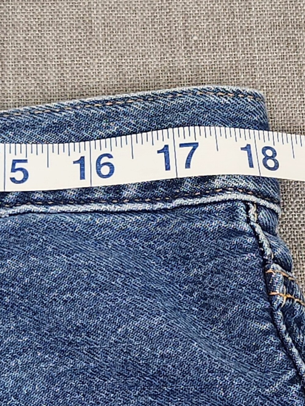 Levis 501 Button Fly 100% Cotton Distressed Style Denim Jean Shorts. 33 - Picture 7 of 8